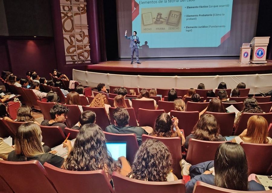 Curso impartido por Hawthorn Abogados ante un auditorio